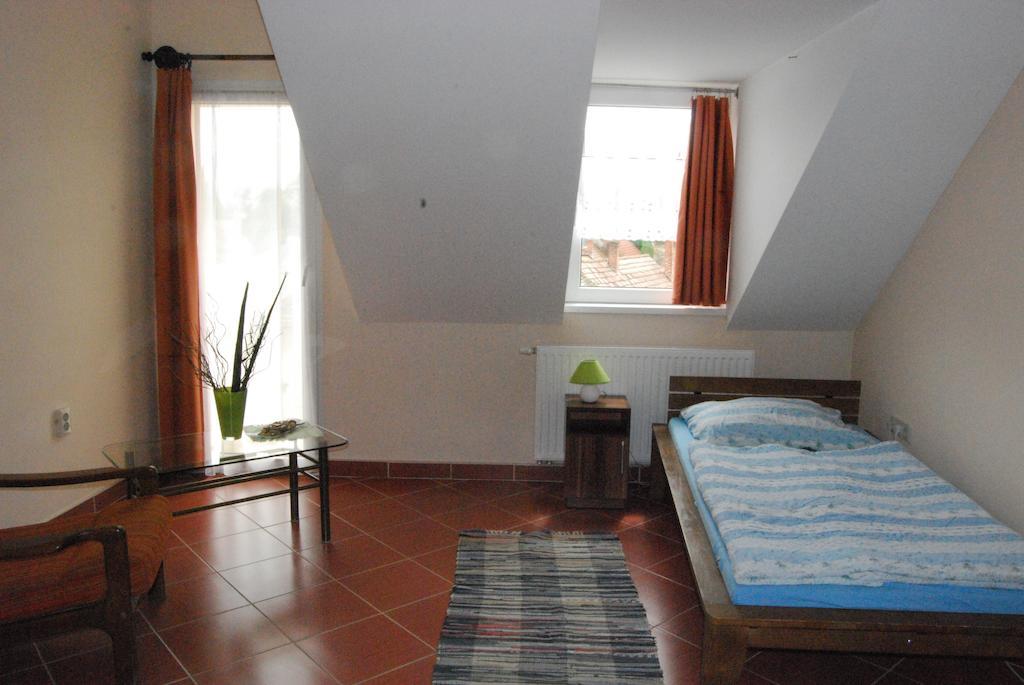 Karavan Panzio Hotell Kecskemét Rom bilde