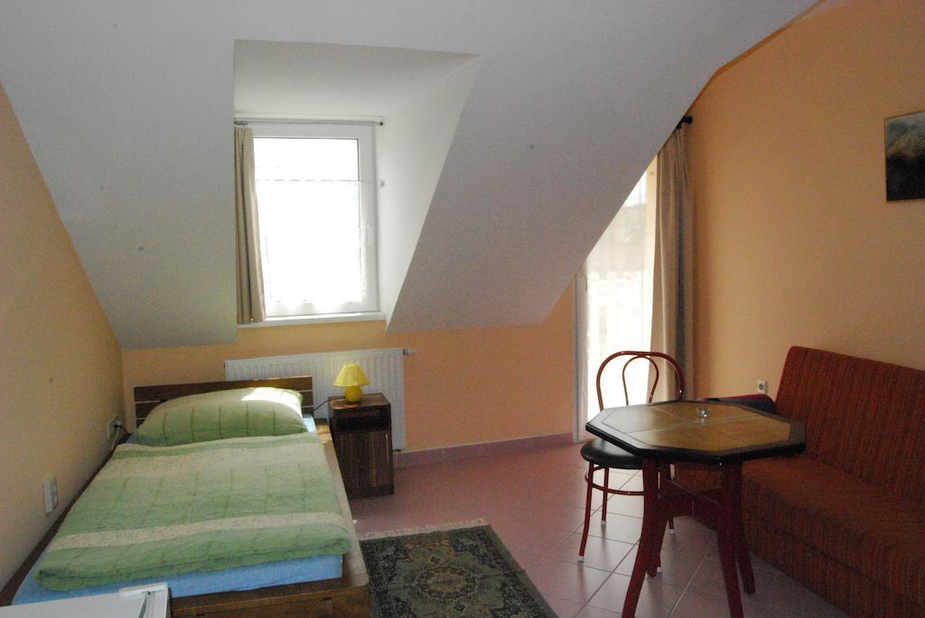 Karavan Panzio Hotell Kecskemét Rom bilde
