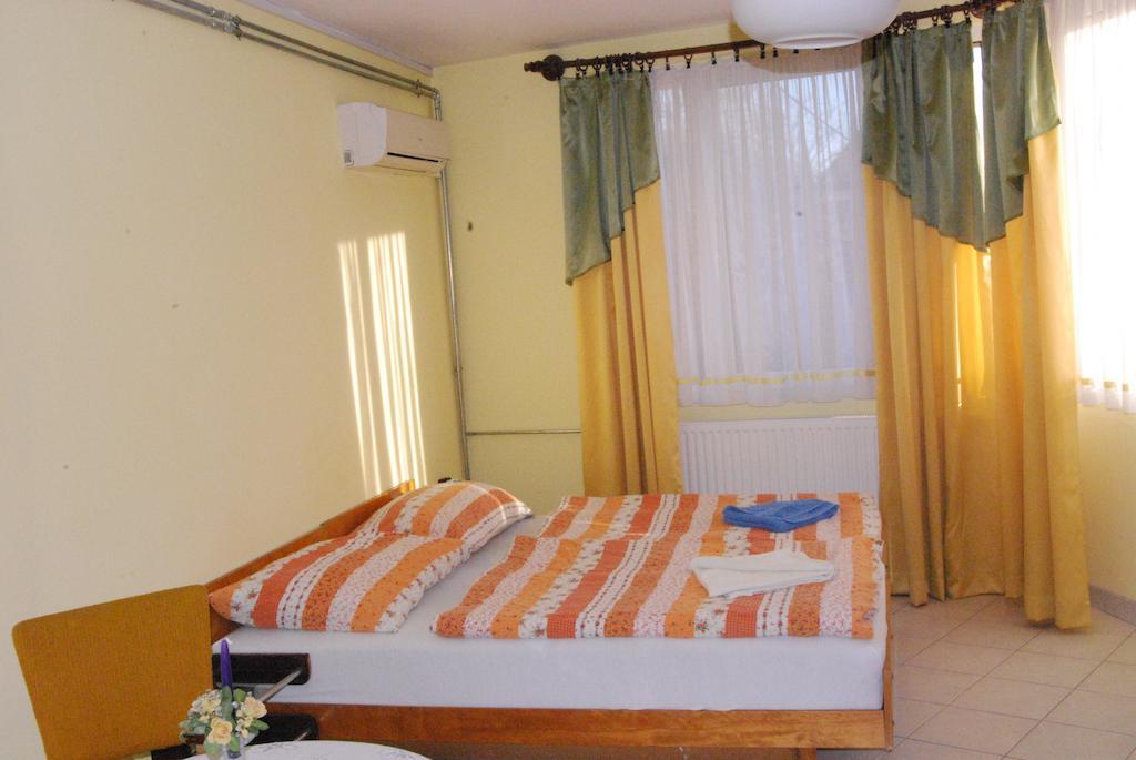 Karavan Panzio Hotell Kecskemét Rom bilde