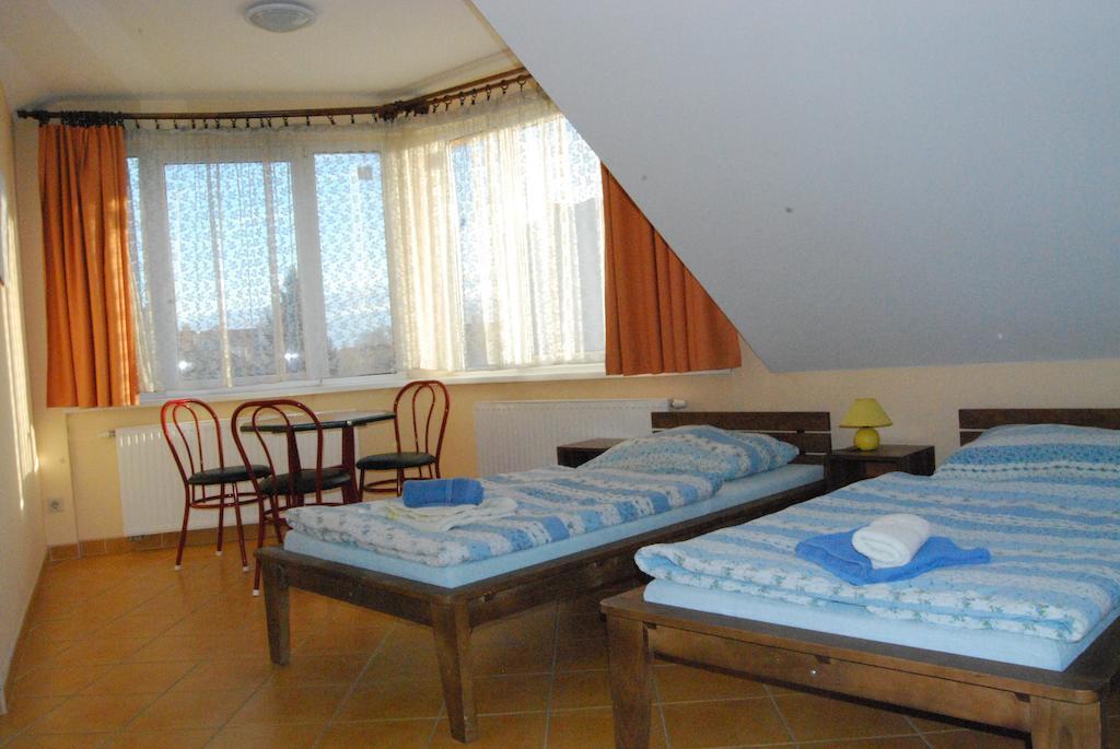 Karavan Panzio Hotell Kecskemét Rom bilde