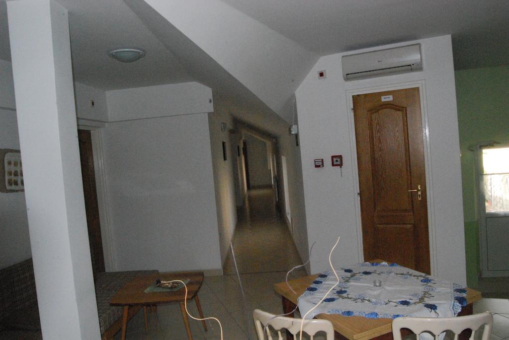 Karavan Panzio Hotell Kecskemét Eksteriør bilde